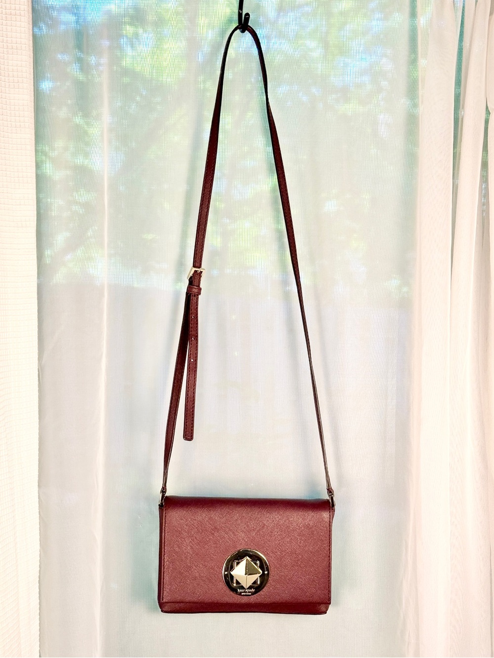 Kate Spade Plum Burgundy Saffiano Leather Crossbody - Turn Lock Gold HW - EUC - Picture 4 of 13